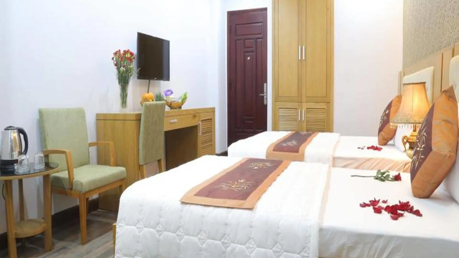 Hoai Sang Hotel contacts